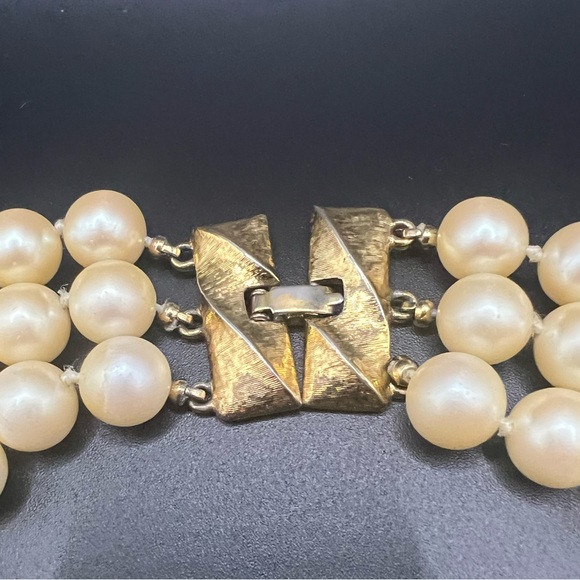 Vintage Monet 3 Strand Faux Pearl Choker Necklace Statement Formal Classic - Picture 2 of 4